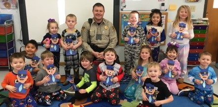 Deputy Sheriff Jeremy Steffensen Visits Emanuel Lutheran Preschool