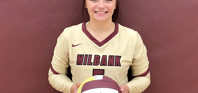 Hallie Schulte Earns 1000th Dig in Volleyball