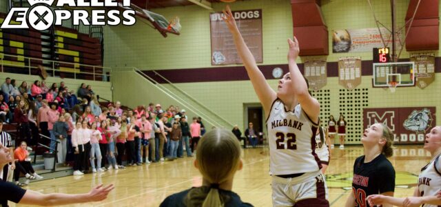 Belle Pauli Double-Doubles in Hoops Win 