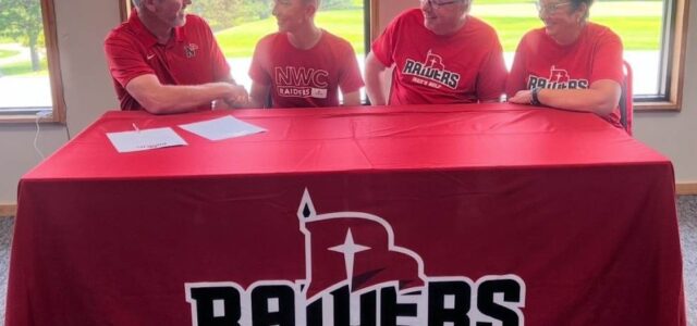 Jonathan DeBoer Signs to Play Golf at Northwestern College