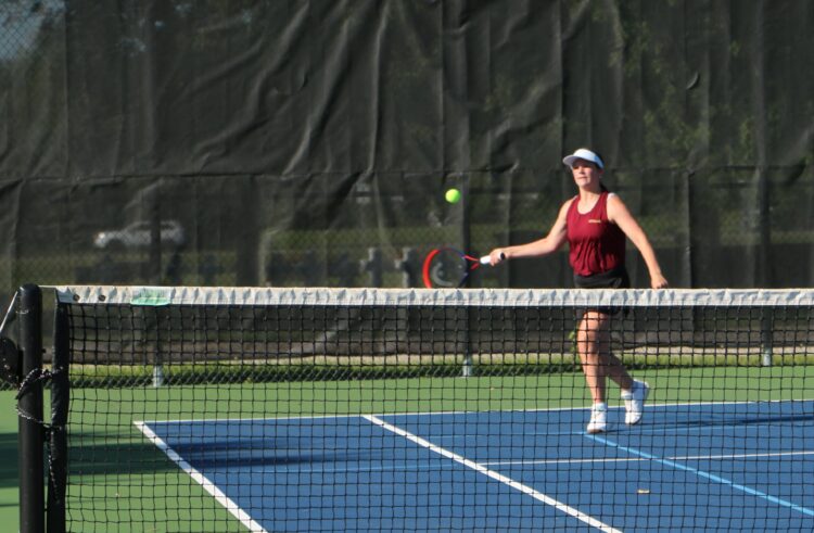 Lady Bulldogs Split Wins With Roncalli and Lennox