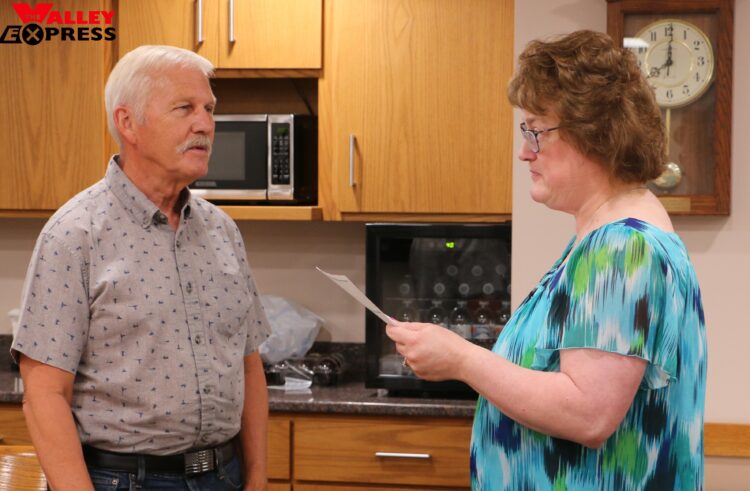 Roger Hoff Sworn In as New Grant County Commissioner