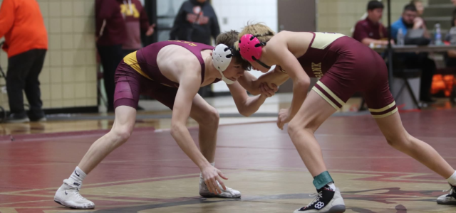 Bulldogs Wrestle in Big Stone Therapies Border Battle