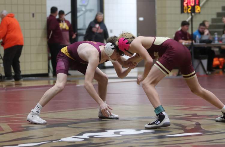 Bulldogs Wrestle in Big Stone Therapies Border Battle