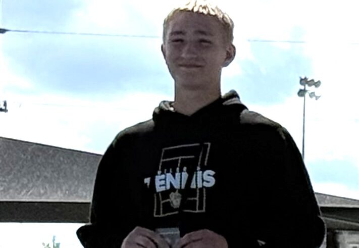 Bulldogs Get Wins at State Tennis
