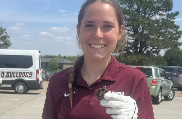 Zora Henrich Qualifies for State Golf Tourney