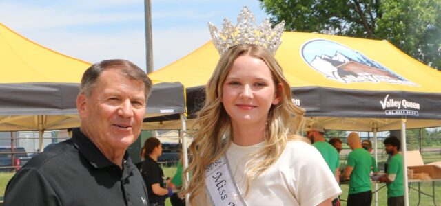 Senator Rounds Attends 35th Annual Cheeseburger Day