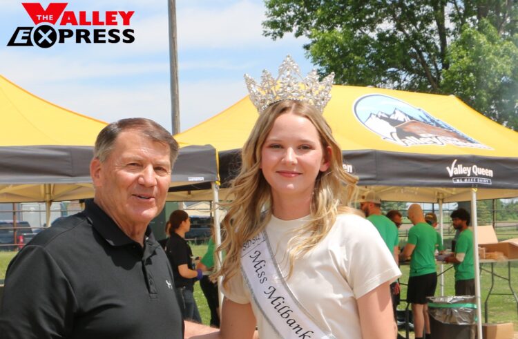 Senator Rounds Attends 35th Annual Cheeseburger Day