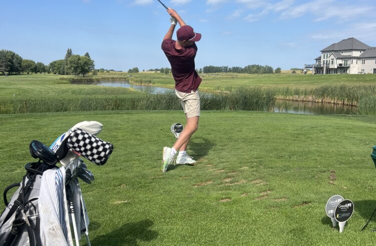 Bulldog Golfers Work Hard to Iron Out the Wrinkles This Season
