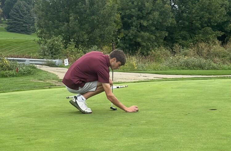 Bulldog Golfers Wind Down Season of Building Up