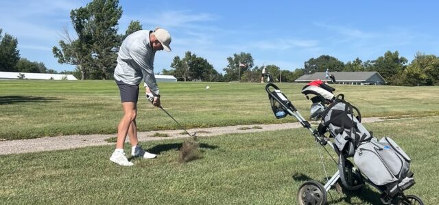 Thomas Bass Drops 20 Strokes to Lead Bulldogs